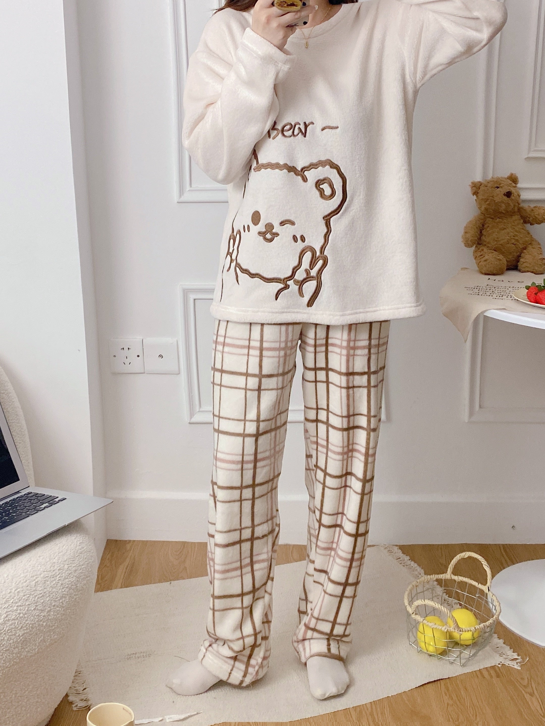 Conjunto de pijama de felpa para mujer con patrón de dibujos animados y letras para adolescentes en otoño e invierno
