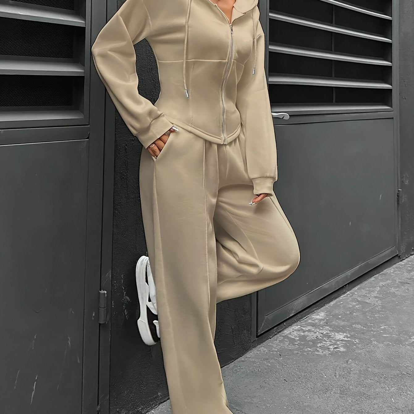 Conjunto elegante de chándal con capucha para mujer en tela de punto de poliéster sólido para primavera y otoño