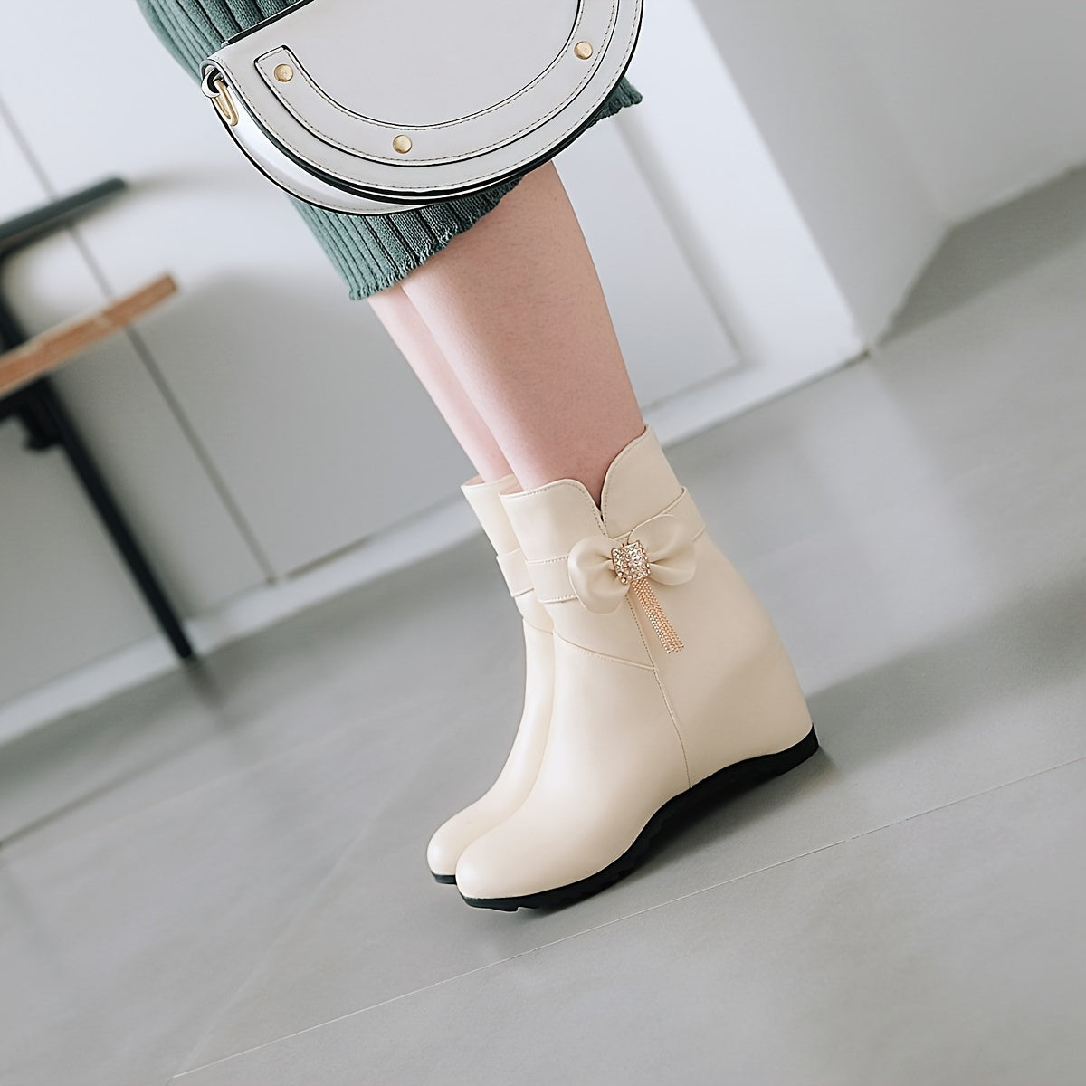 Women's Round Toe Fashion Boots With Boosting Insole