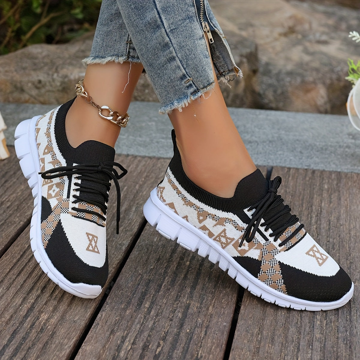 Women's Plus Size Mesh Casual Sneakers Breathable Lace-Up Athletic Shoes