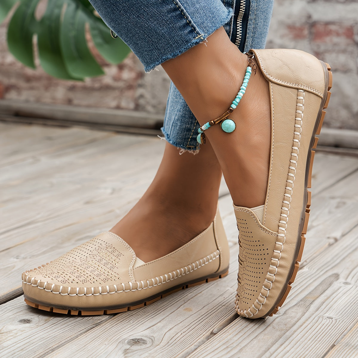 Women's Retro Perforated Flat Shoes Breathable Slip-On Loafers