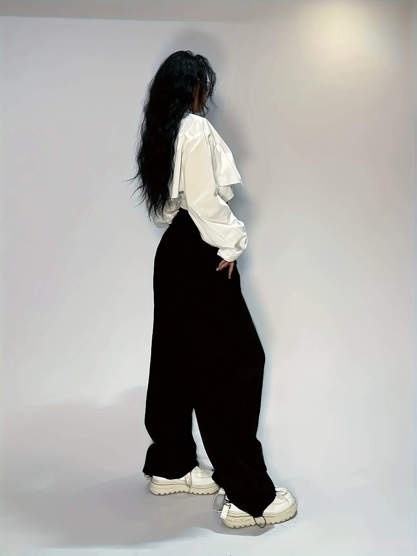 Y2K tortish ipli sport shimlari bir rangda - bahor va kuz uchun mukammal.