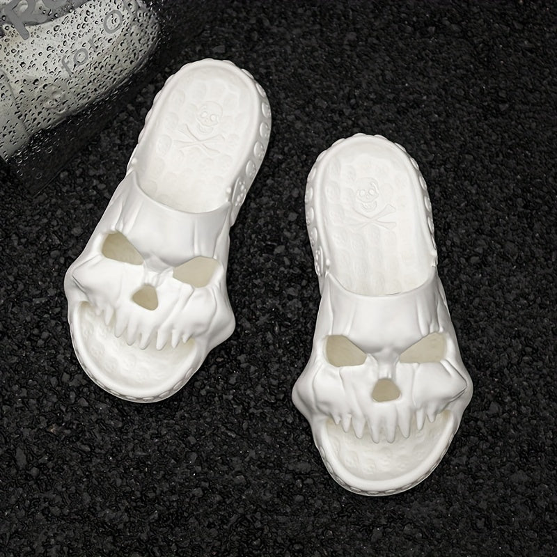 Yozgi juftliklar uchun bosh suyagi mavzusidagi slip-on sandallar, plyaj va ochiq havoda faoliyatlar uchun yumshoq, yengil EVA dizayni va dumaloq barmoq bilan.