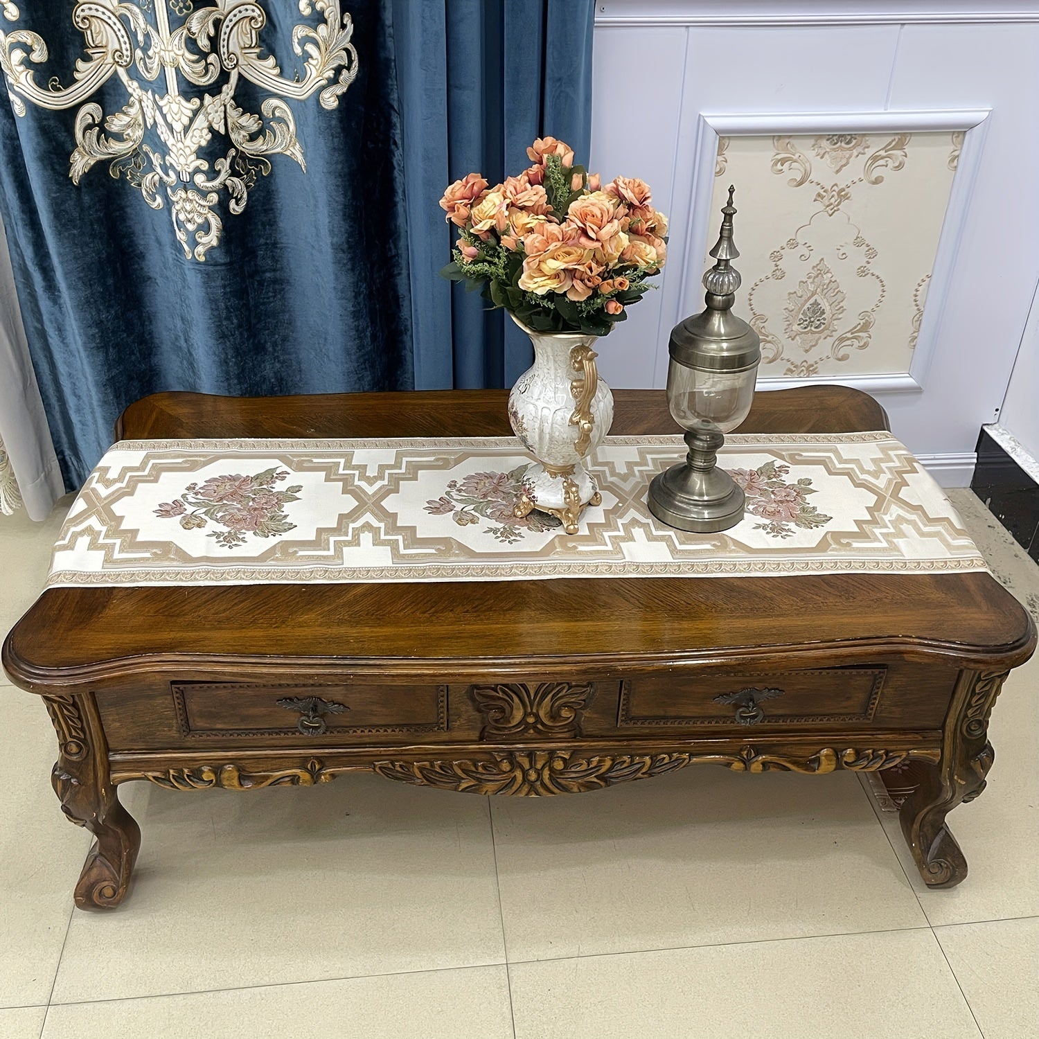 Evropa Jacquard Polyesteri bilan bezatilgan hashamatli stol qoplamasi - Zamonaviy minimalistik dizayn - Bayram bezaklari va uy bezaklari uchun ideal.