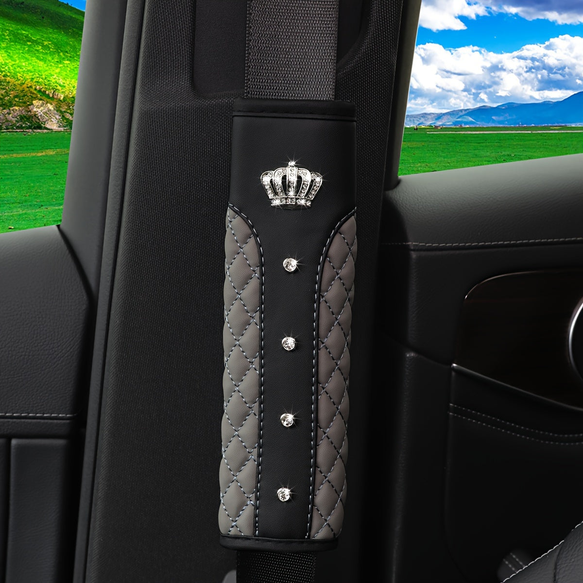 Avtomobil o'rindiq kamarining yelka yostiqchalari Qizil Qora Qilinchli PU charm Rhinestone taxtasi