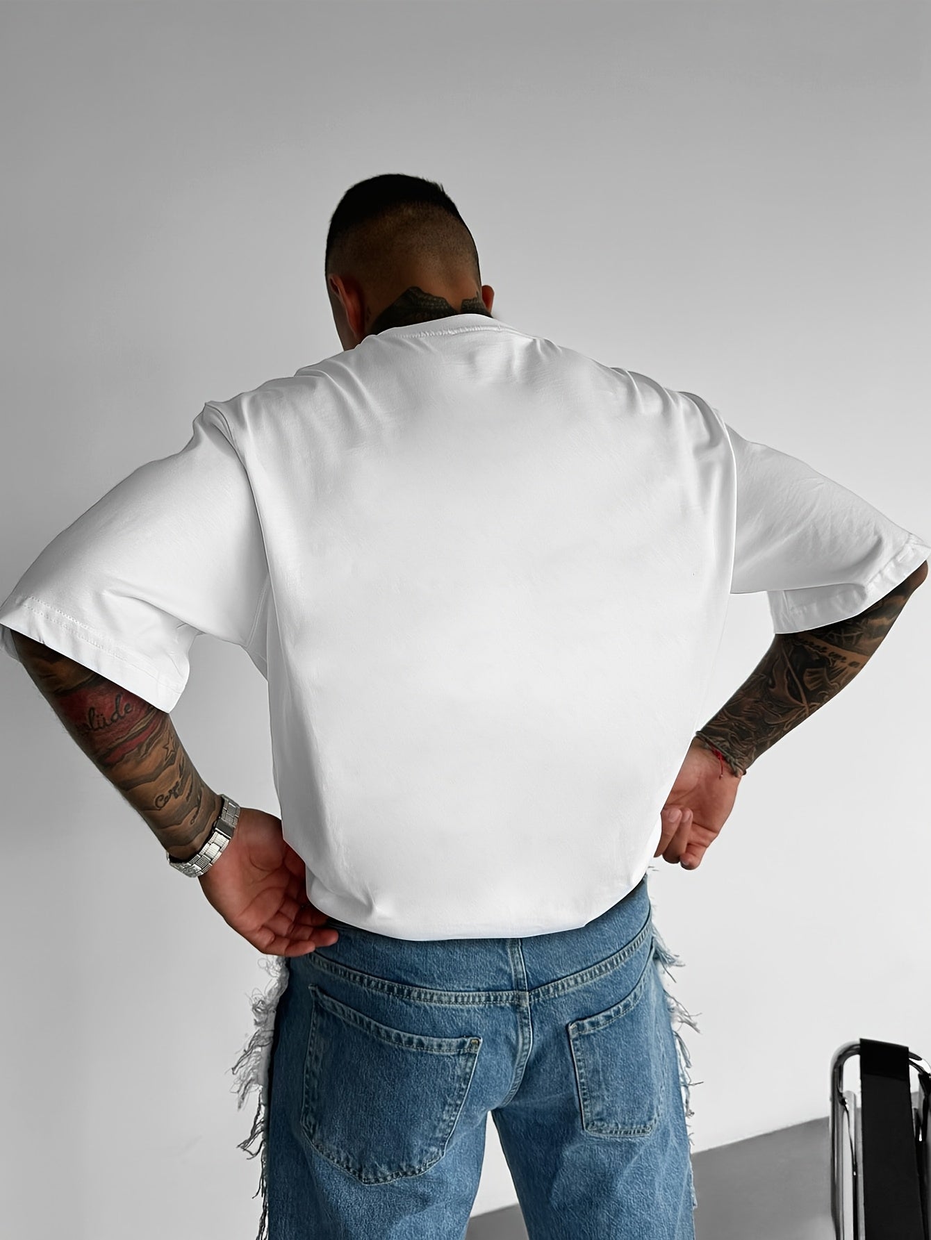 Erkaklar uchun Yevropa va Amerika harfli printli grafik futbolka "THE BETON" dizayni bilan - 100% polyester, yumshoq bo'yin, erkin kesim, mashinada yuvish mumkin, yozgi tasodifiy kiyim uchun ideal.