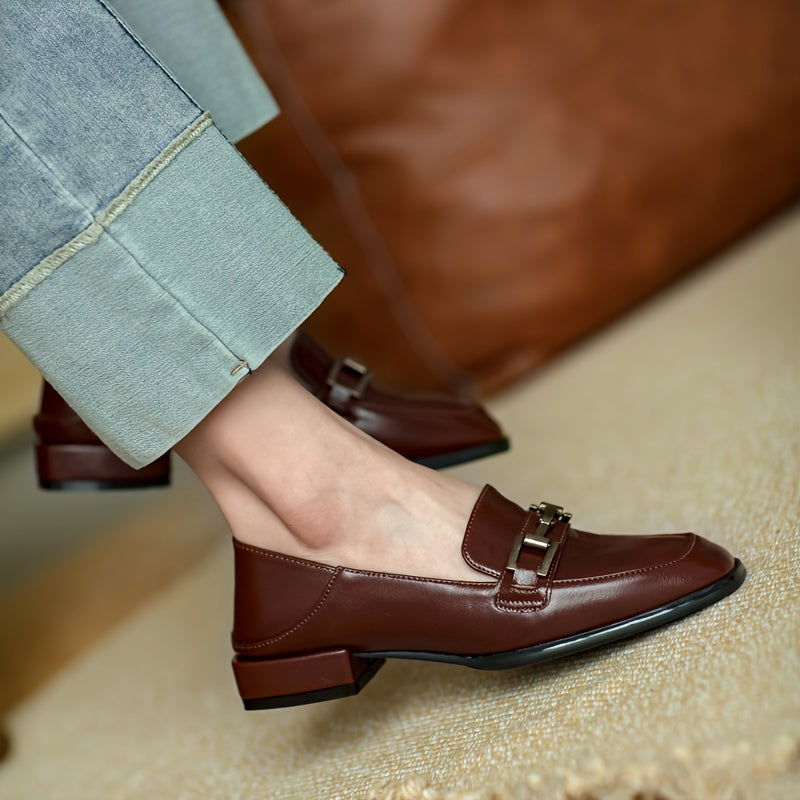 Элегантные ретро черные лоферы с золотистой пряжкой, массивным каблуком и квадратным носком. Универсальная повседневная обувь для всех сезонов, не подлежит стирке.