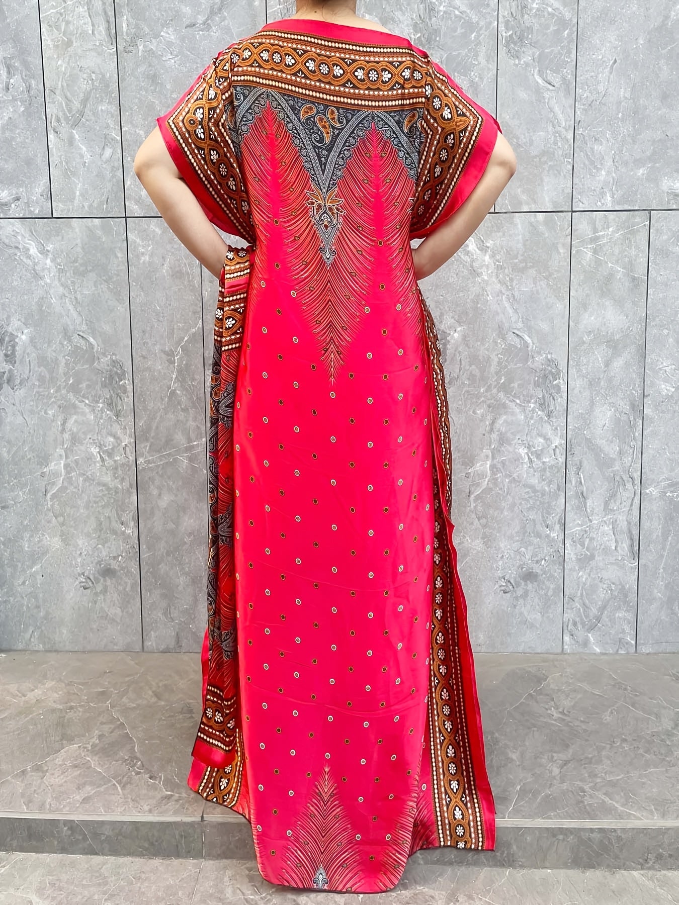 Платье макси для женщин больших размеров с геометрическим принтом, рукав-крыло и свободным кроем, красно-черное