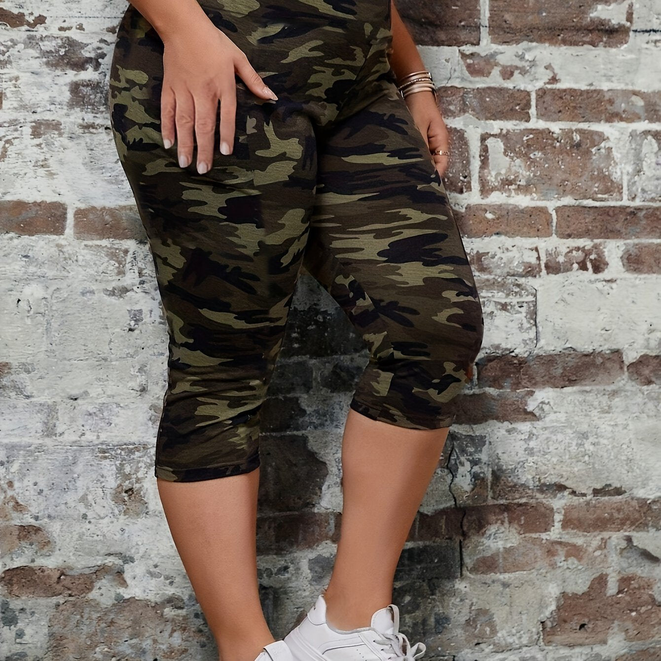 Women's Camo Print Bermuda Capri Leggings Polyester Knit Medium Stretch All-Season