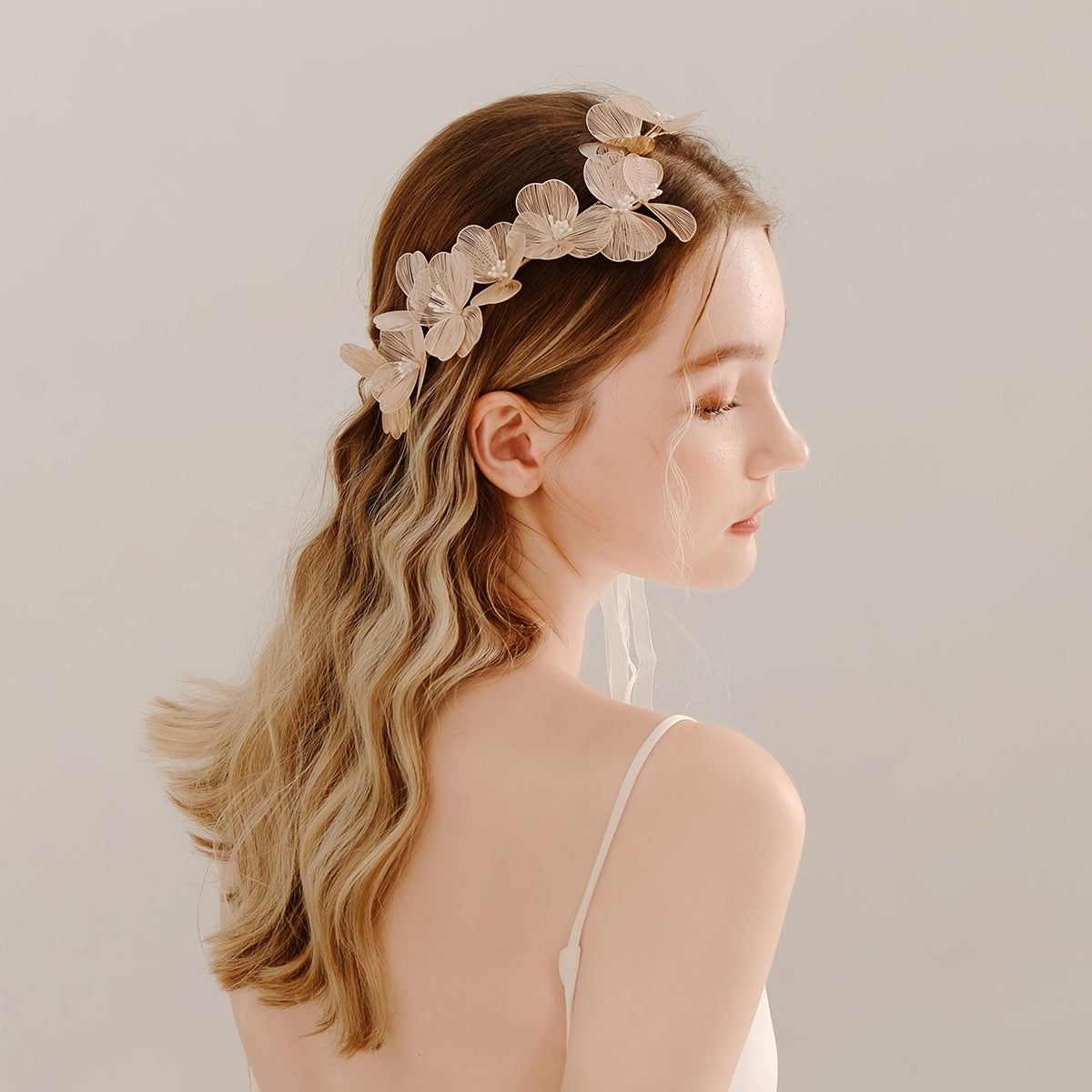 To'ylar uchun Barokko Gul Faux Marjonlar bilan To'y Soch Boshqichi