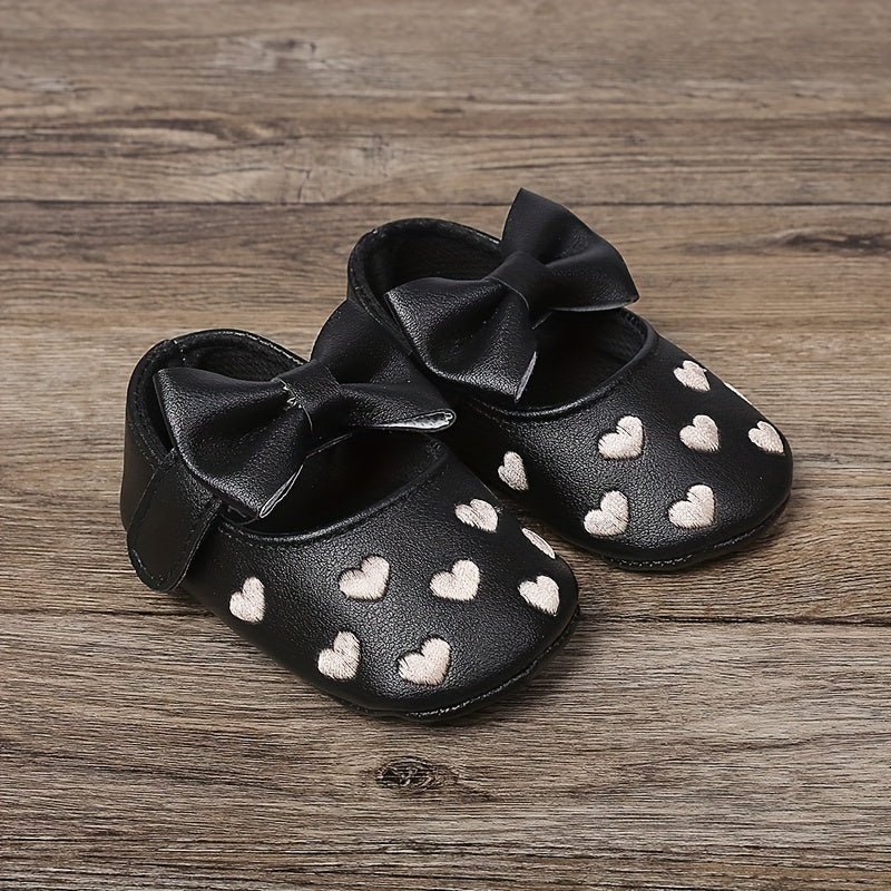 Baby Girl Sandals for Spring and Autumn Breathable PU Flat Shoes with Heart Embroidery