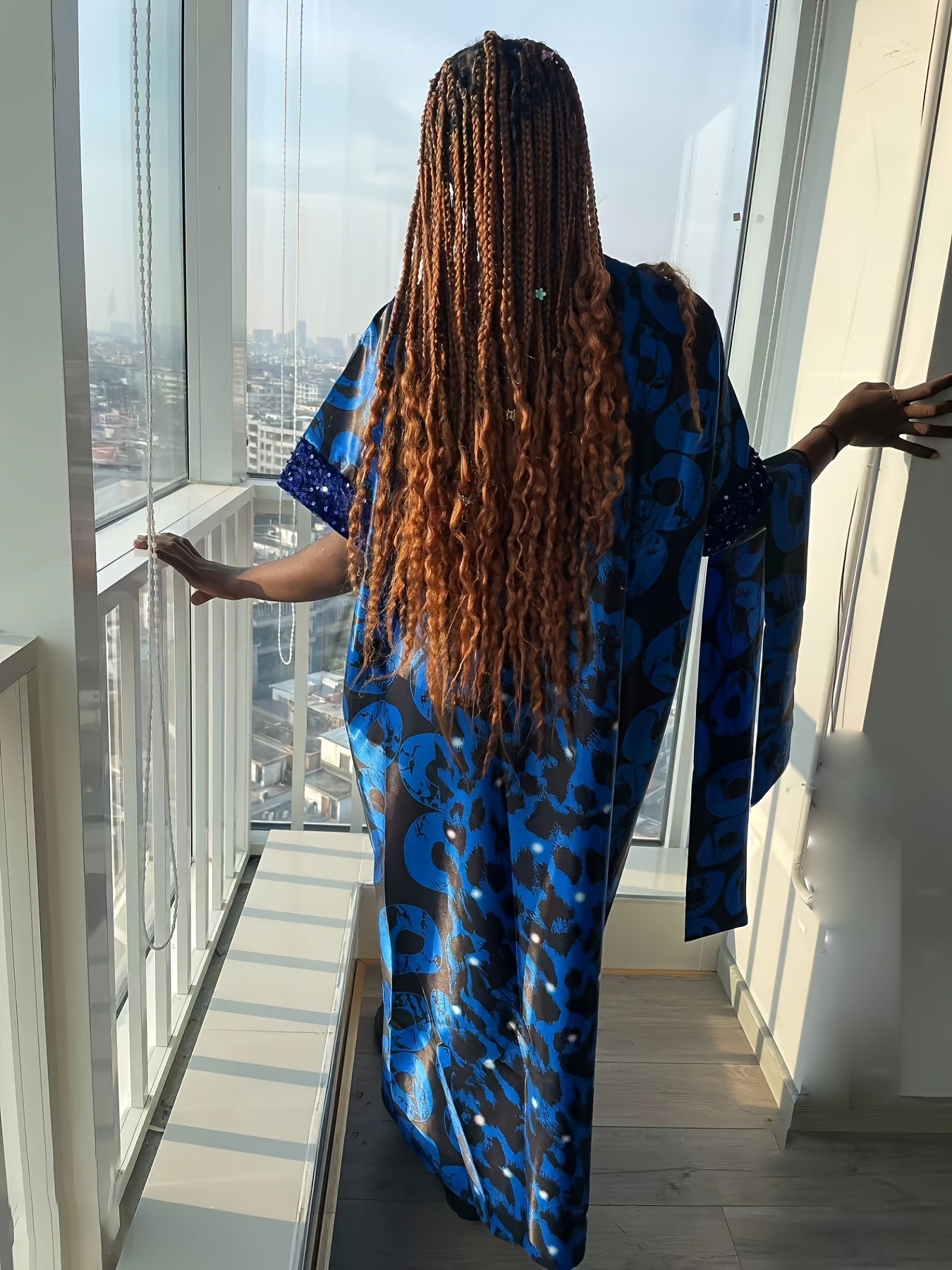 Plus o'lchamda bosma sequin kiyiwi, batwing qo'llari va V-shaklidagi bo'yin uchun ayollar uchun