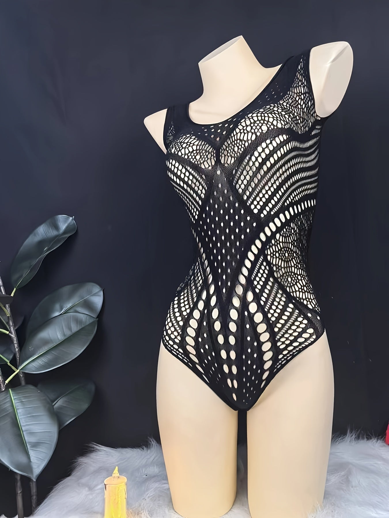 Dantel bodysuit: Jozibador, kattalar uchun, tor qoplangan dantel tafsilotlari va ayollar uchun ko'krakni qo'llab-quvvatlash bilan nyolon to'qilgan.