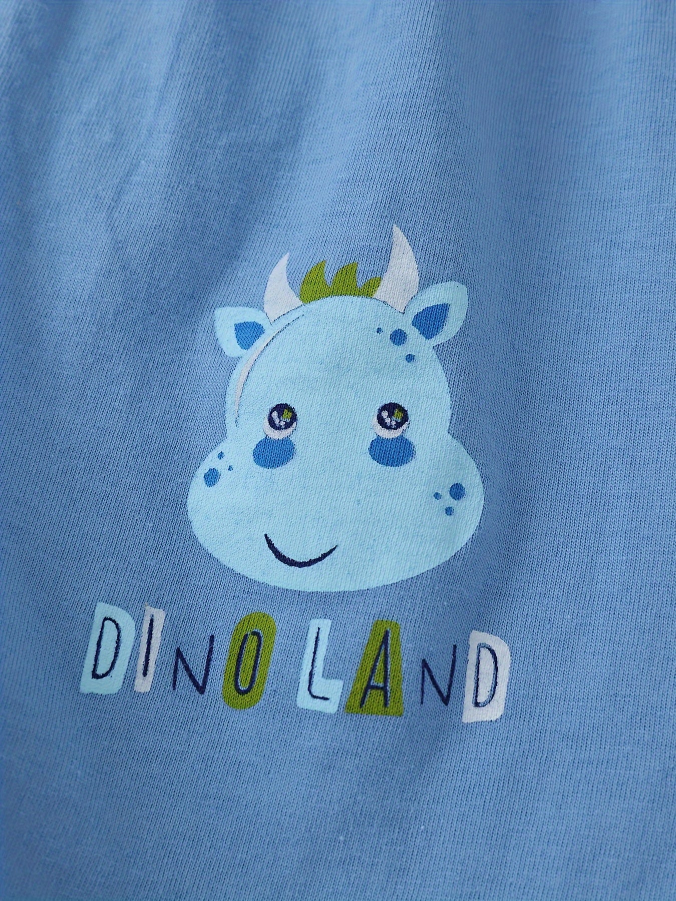 Yigitlar uchun paxta rangli blokli krokodil bosma futbolka va shortiklar to'plami yoz uchun