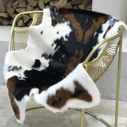 Premium Faux Cowhide Rug Katta Buzoq Chizigʻi bilan Yotoqxona va Yashash Xonasi uchun