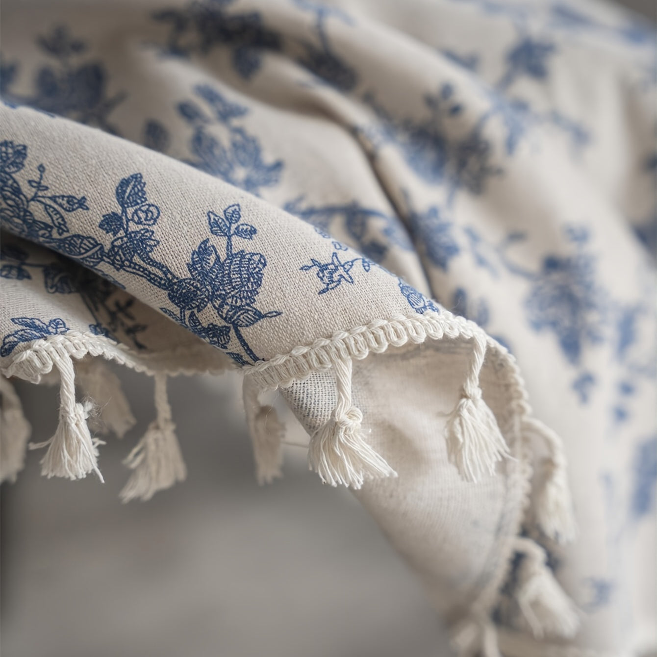 Vintage Blue Rose Tablecloth with Beige Fringe for Dining Occasions