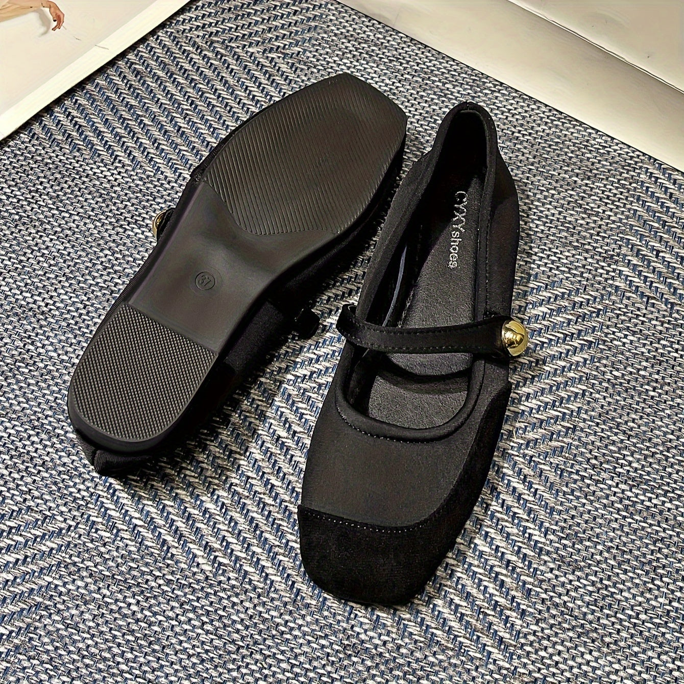 Ayollar uchun tekis poyabzal kvadrat barmoqli, bilak bog‘lamli, engil, qulay