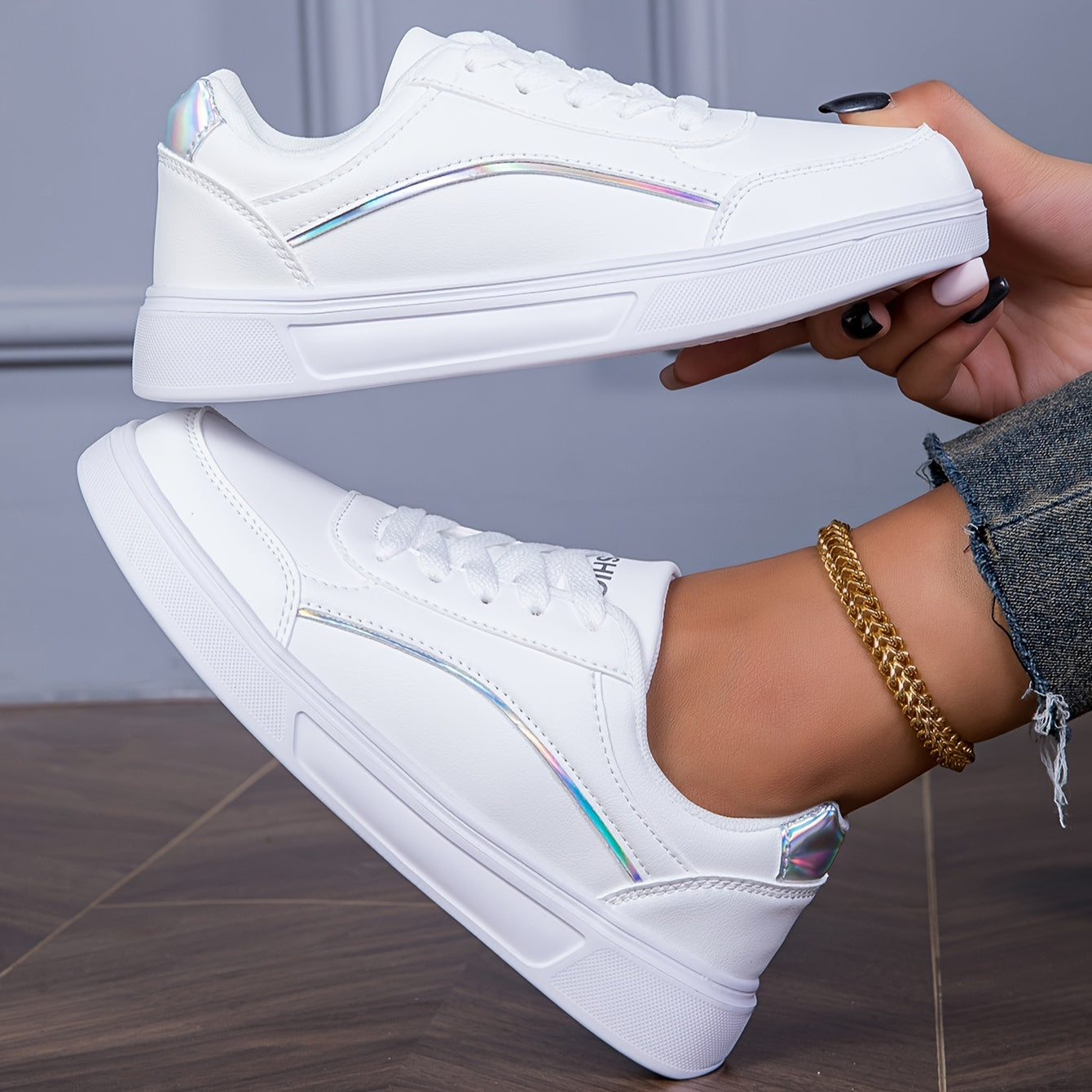 Women's White Low-Top Sneakers Lightweight Casual Lace-Up Shoes