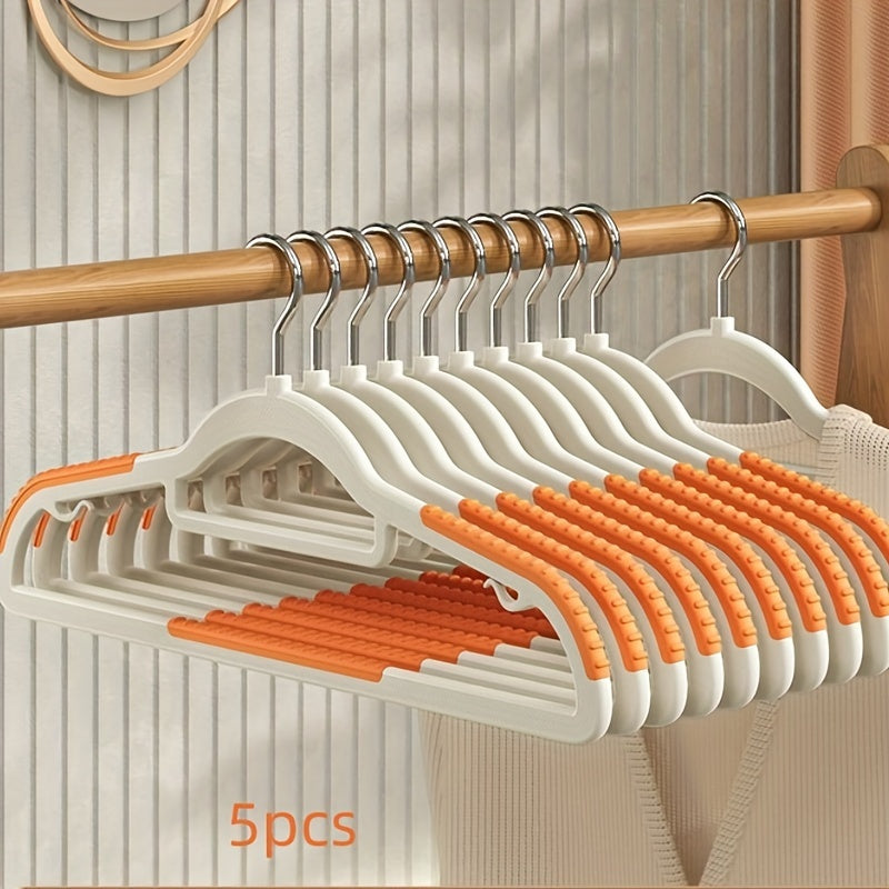 Plastic Hanger with Non-Slip Pad and Curved Shoulder for Closet Storage