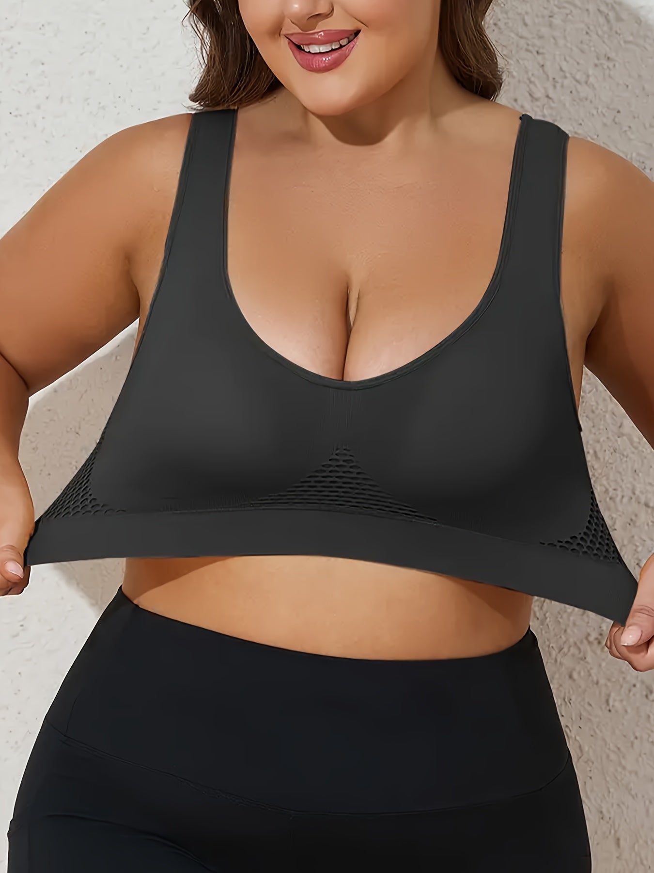 Plus Size Sports Bras Wire-Free Breathable Mesh Padded Yoga Running