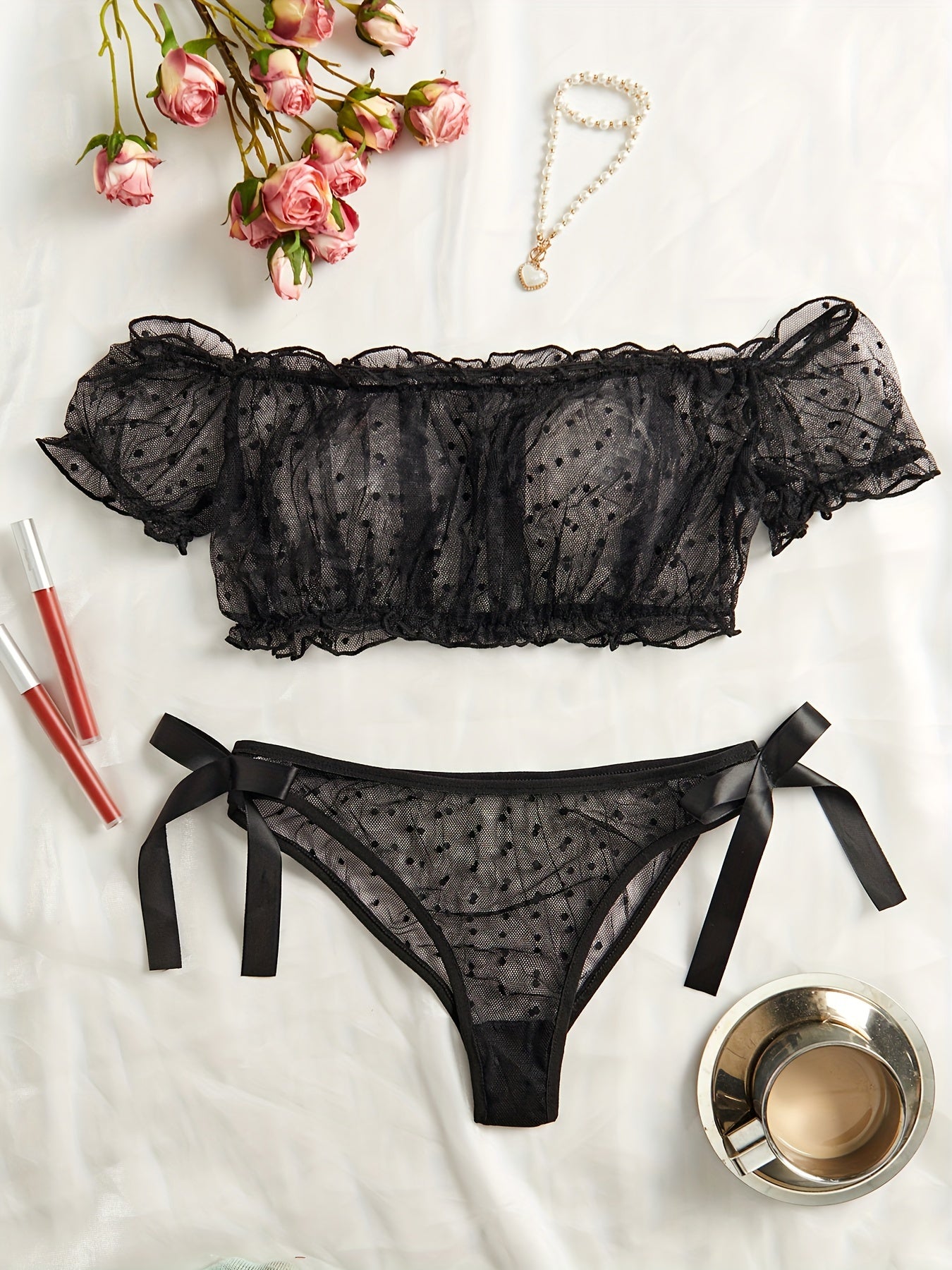 Conjunto de lencería de malla con lunares y volante, sujetador sin acolchar y tanga transparente con lazo para mujer