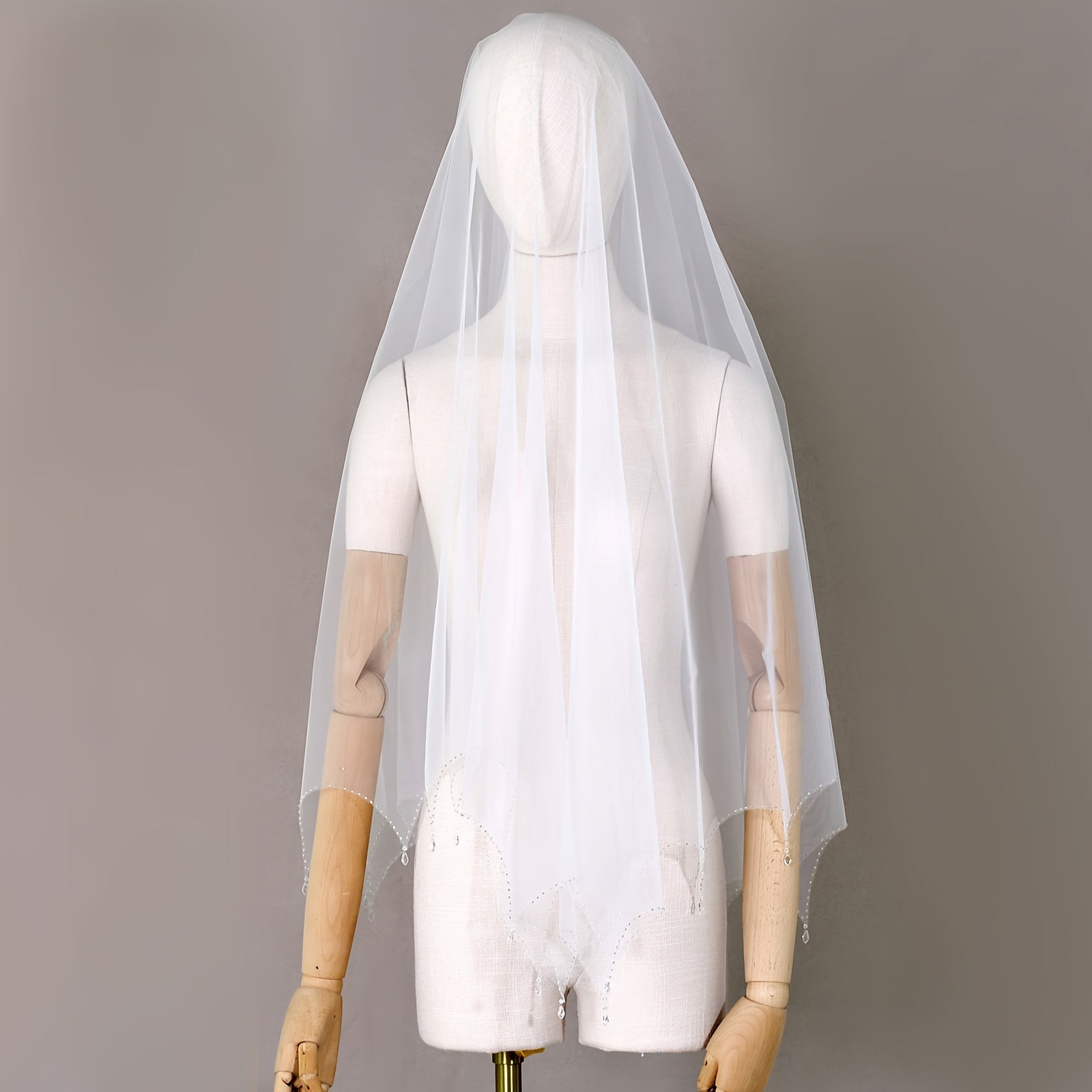 Elegant Bridal Veil with Crystal Pendant and Beaded Edge for Weddings