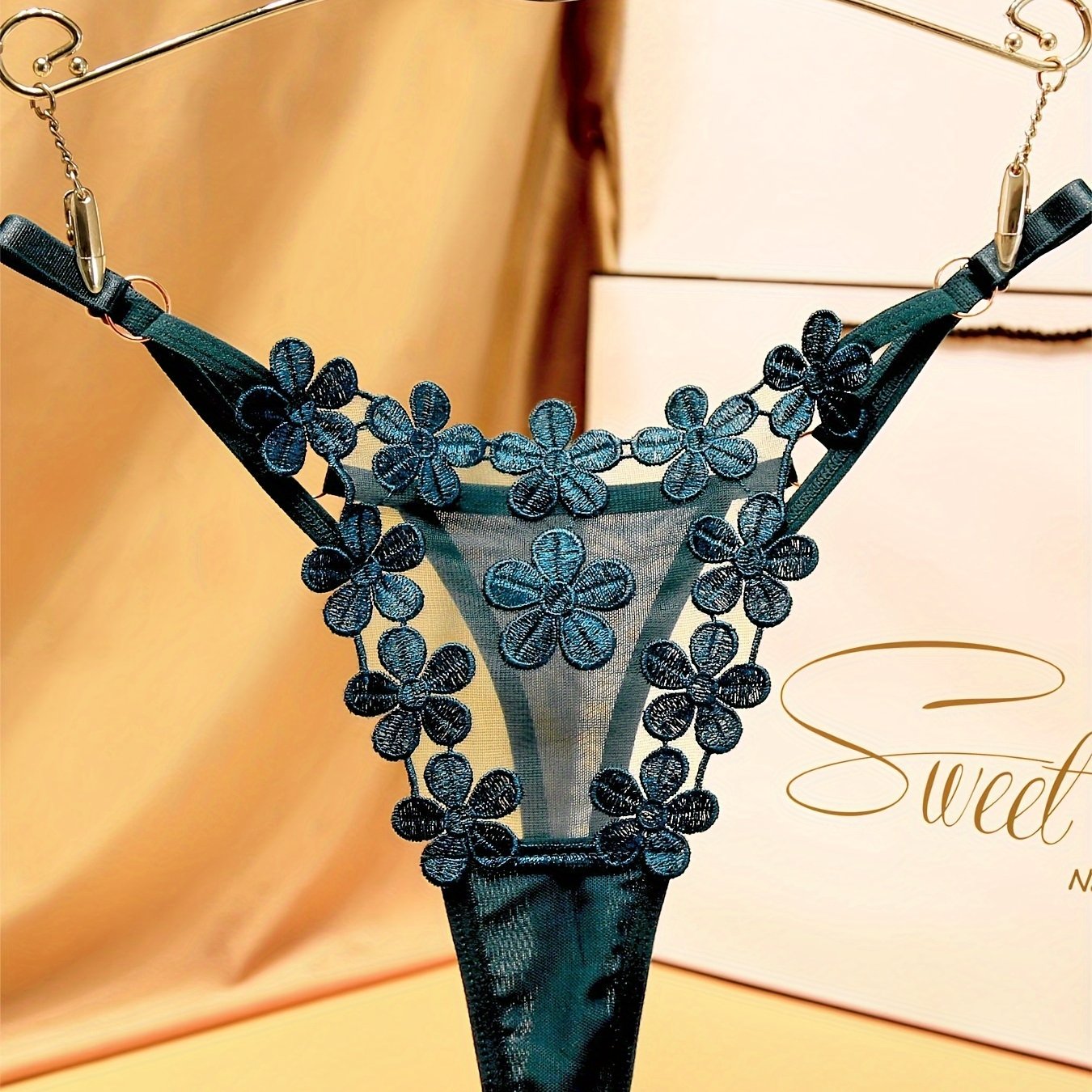 Gul naqshli shaffof tanga, ayollar uchun jozibali ichki kiyim.