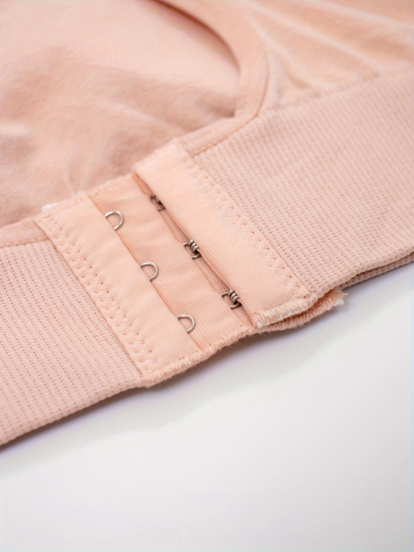 Seamless Breathable Sports Bra for Yoga and Fitness with Back Cutout