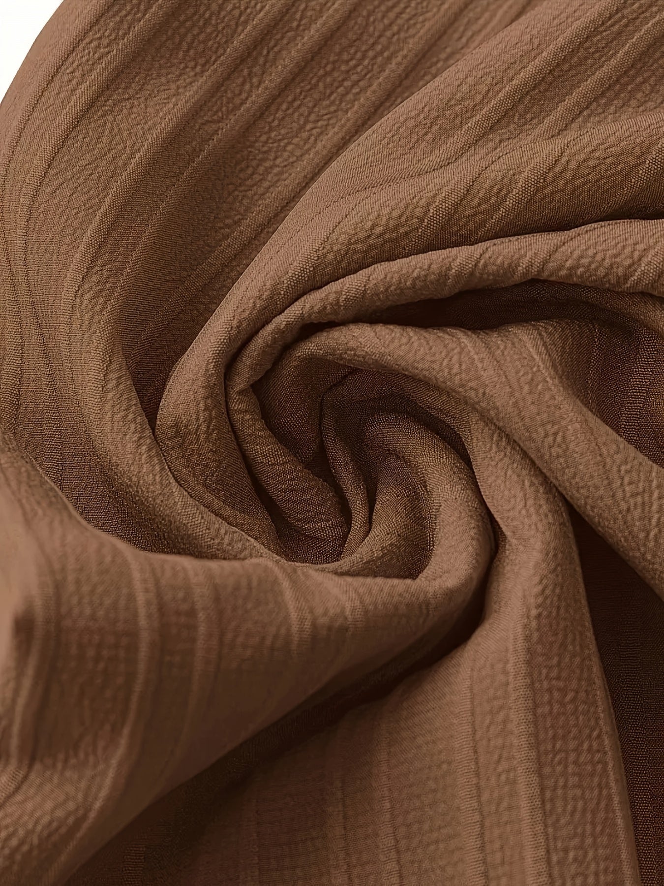 Ayollar uchun qattiq rangli, keng oyoqli, bel bog'ichli pliseli polyester shimlar. Bahor/yoz/kovak mavsumlari uchun mos.