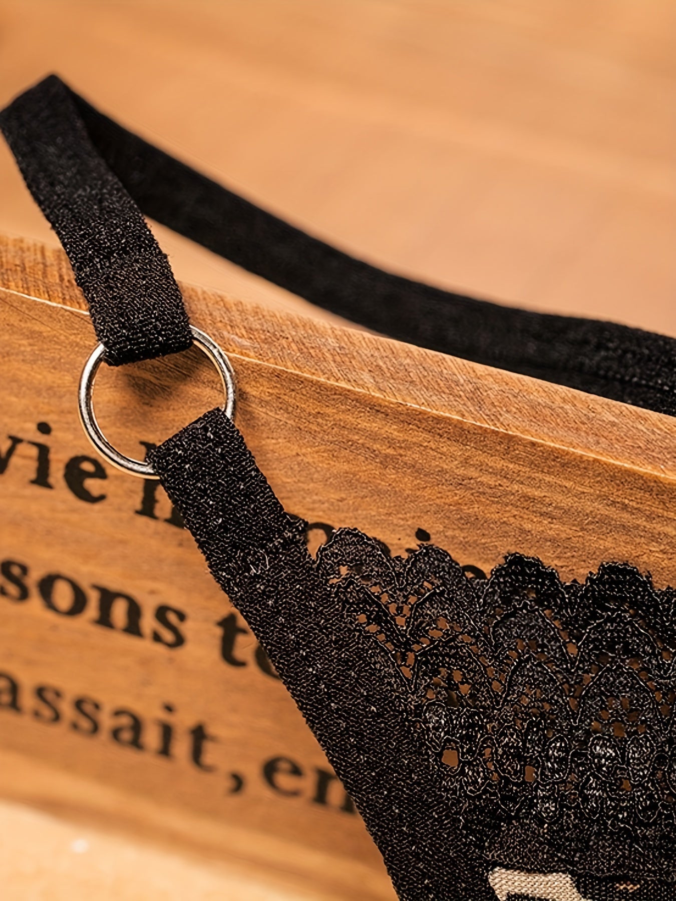 Трусики-стринги с кружевной отделкой в леопардовый принт для женщин, V-образный вырез, эластичный материал, размеры S/M/L