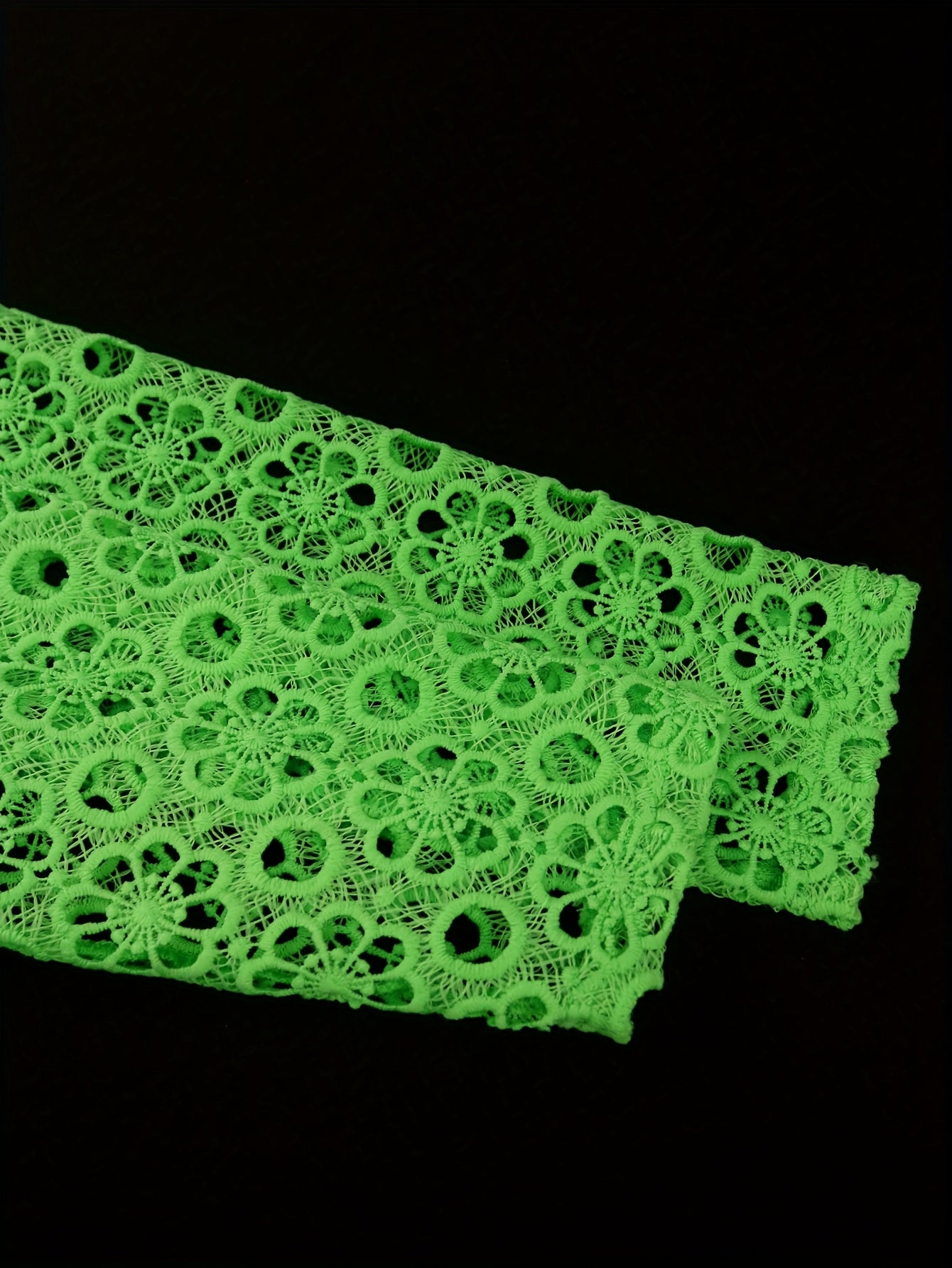 Women's Green Lace Bodycon Party Dress with Round Neck