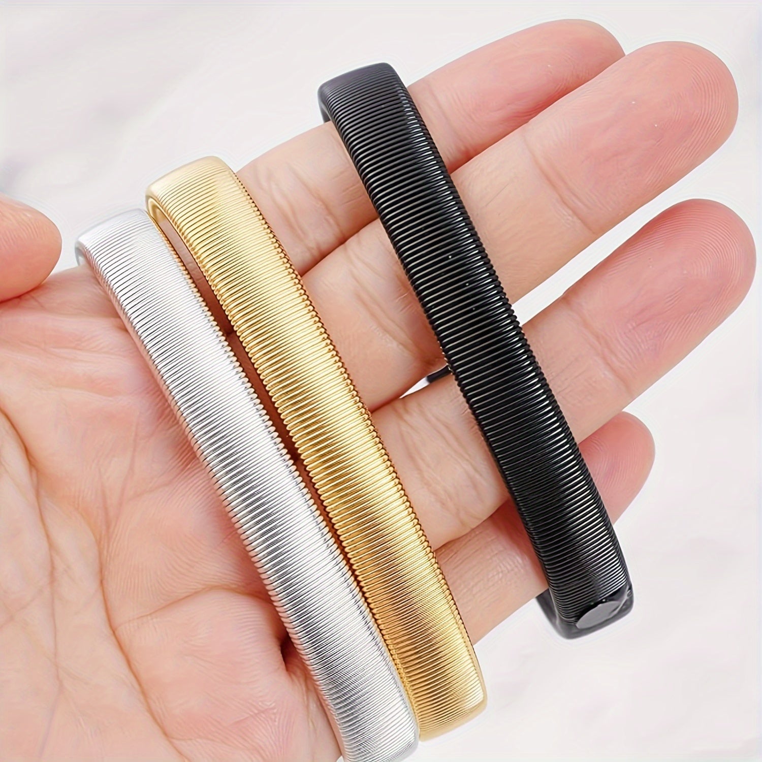 Erkaklar va ayollar uchun 6 ta non-slip metall qopqog'i bilan garterlar to'plami