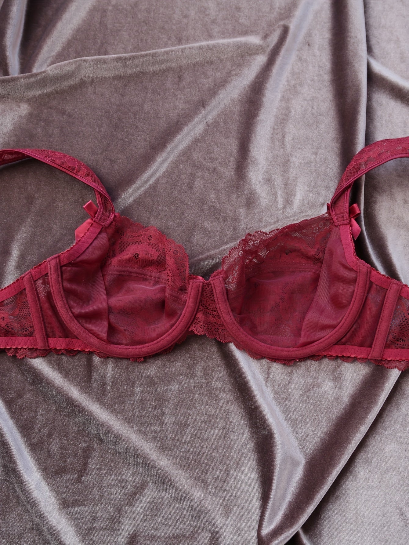 Lingerie Set with Lace and Bow Decoration for Women