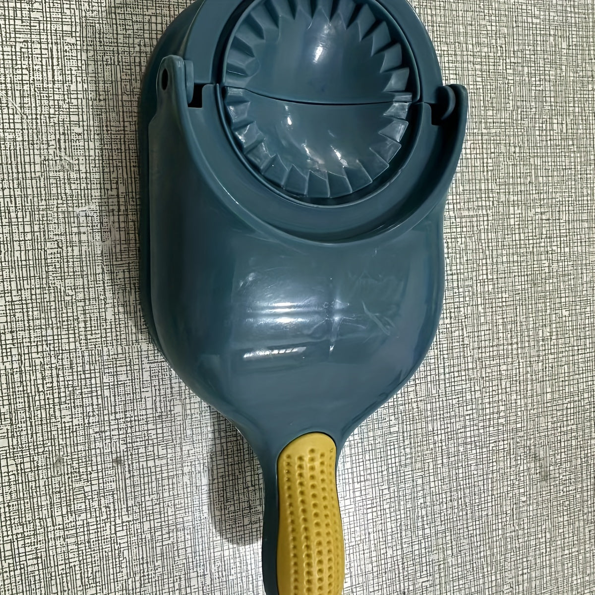 Plastic Dumpling Press Set with Dough Cutter for Empanadas and Dumplings