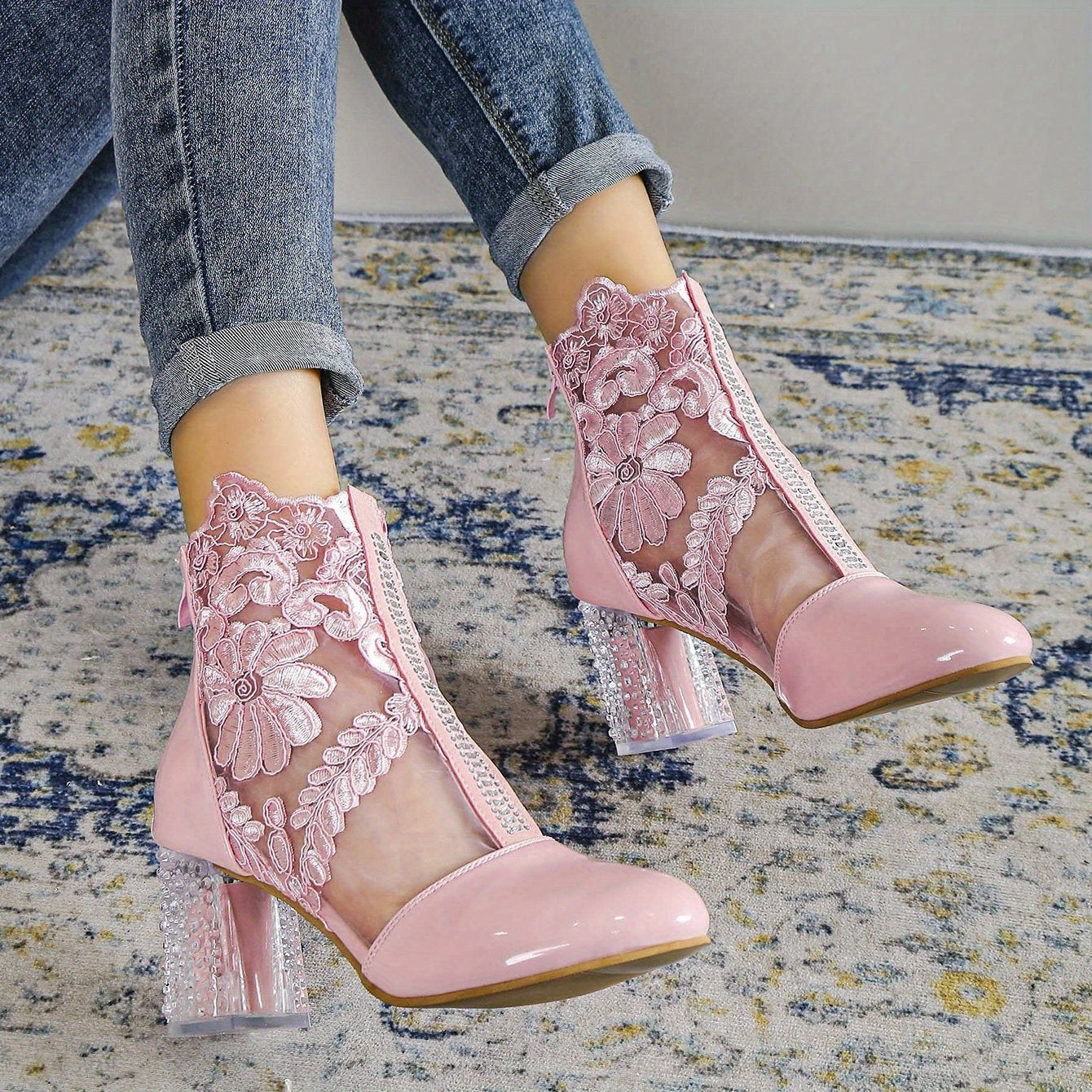 Женские кожаные ботинки на шнуровке с кружевом, розовые, прозрачные каблуки, короткие ботинки на молнии