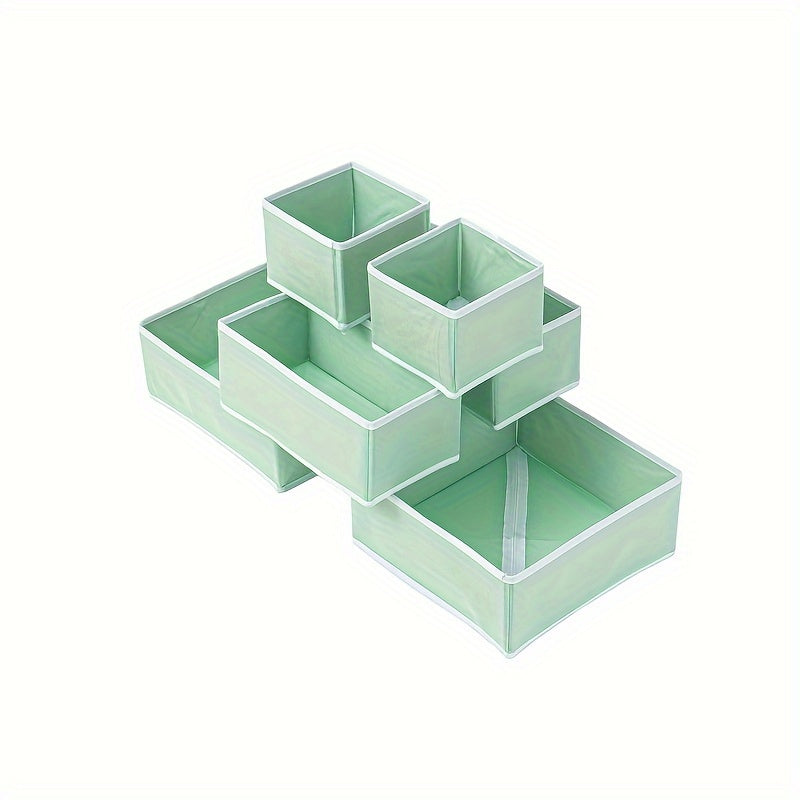 Набор из шести складных контейнеров из нетканого материала, идеально подходящих для организации одежды в шкафах и ящиках. Эти квадратные органайзеры без крышки идеально подходят для хранения необходимых вещей в детской и спальне.