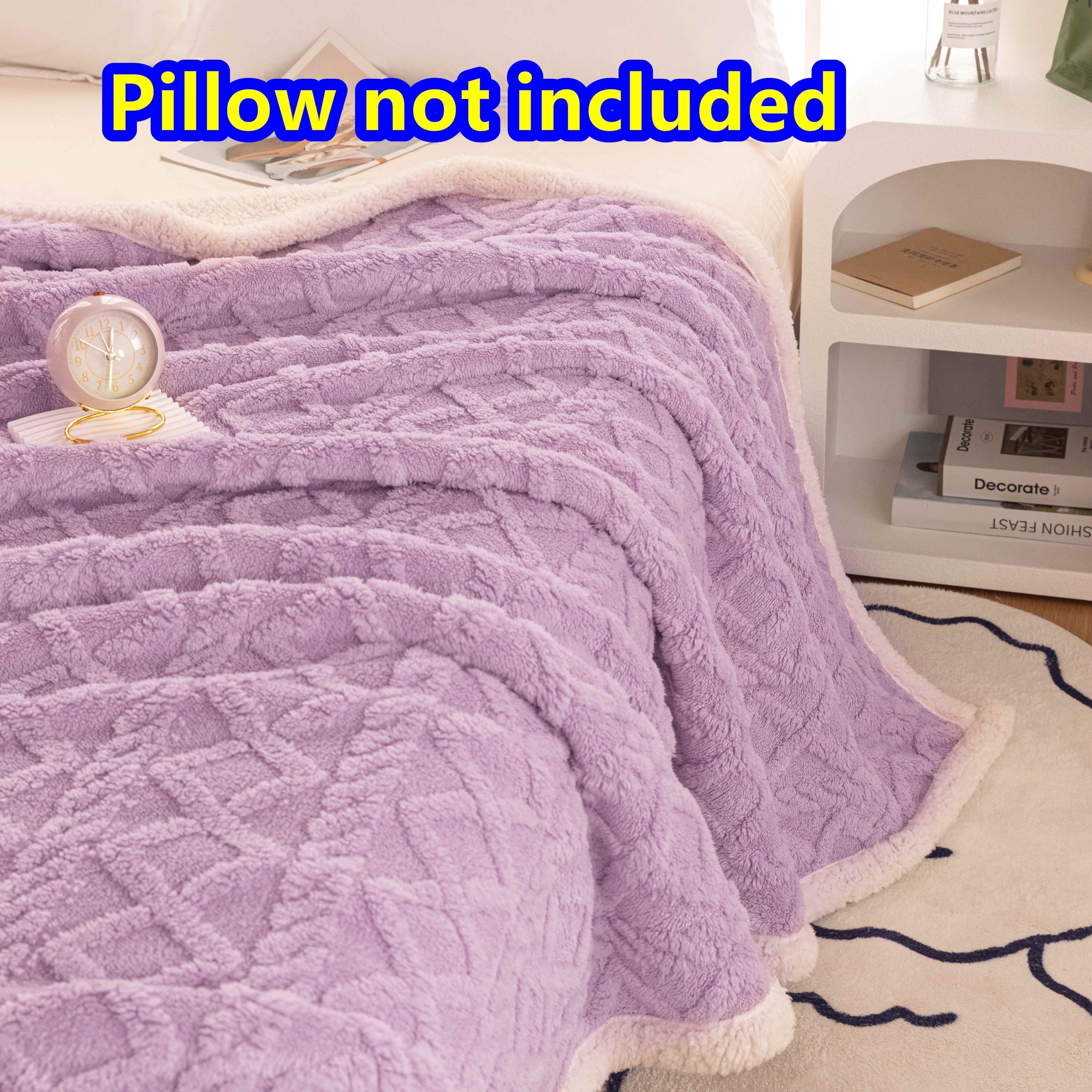 Double-Layered Soft Fleece Blanket with Geometric Pattern for Couch and Living Room Lightweight Polyester Throw 200-250gsm
