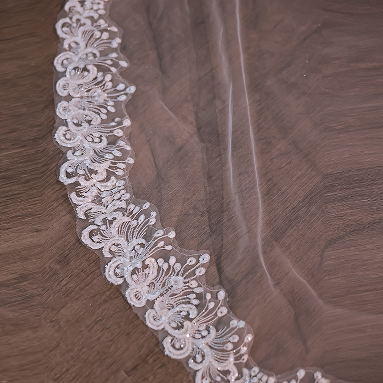 Long Elegant Bridal Veil with Comb Sparkling White Polyester for Weddings