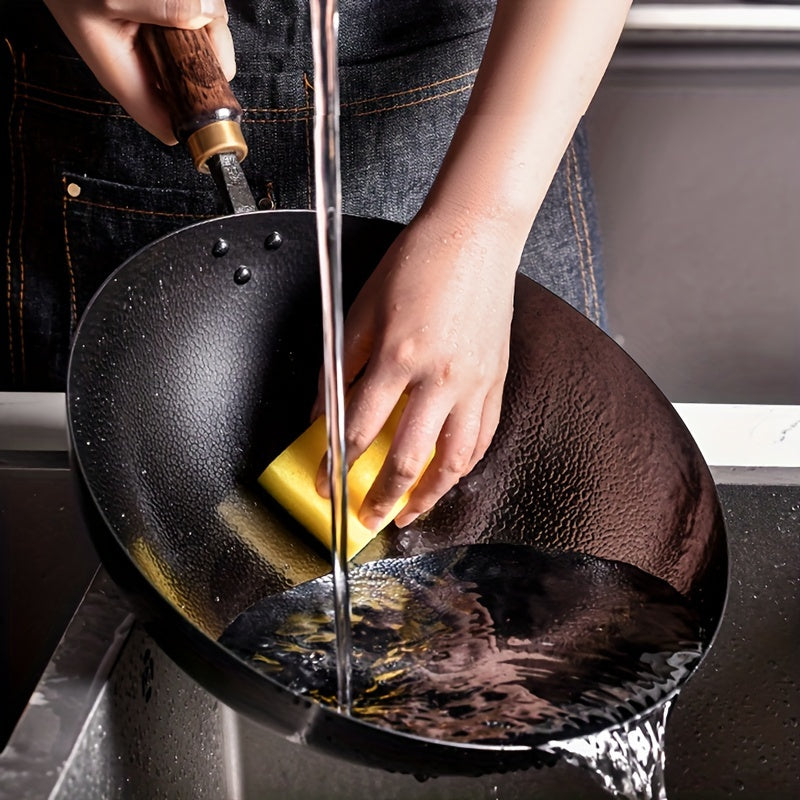 Durable 32cm Cast Iron Skillet Non-Stick Round Bottom Wok for Gas and Induction