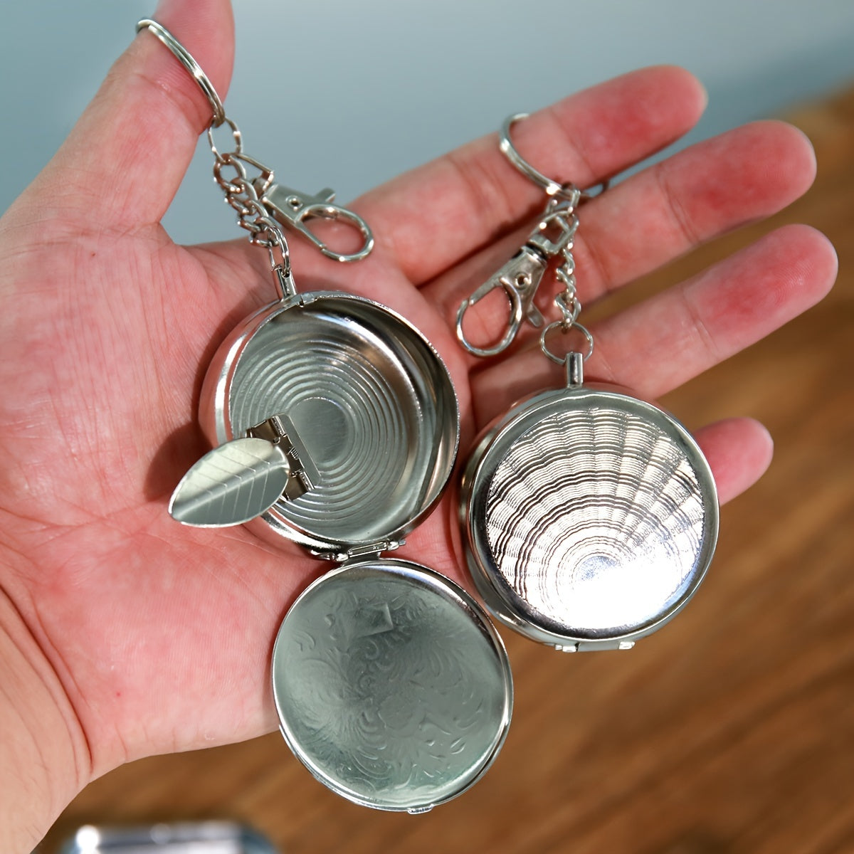 Unisex Stainless Steel Keychain Ashtray Glossy Chrysanthemum Sun Pattern