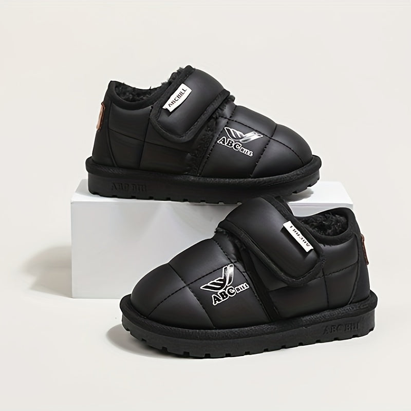 Kichik bolalar va o'rta maktab o'quvchilari uchun past qirralik qor botinkalari, bog'chadagi bolalar uchun qisqa qor botinkalari, qo'shimcha to'quv bilan o'g'il bolalar uchun qish botinkalari va qalinlashtirilgan poyabzallar; qizlar uchun qor botinkalari.