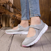 Ayollar uchun tarmoqli slip-on sport poyabzali, yengil, kundalik, qora va kulrang