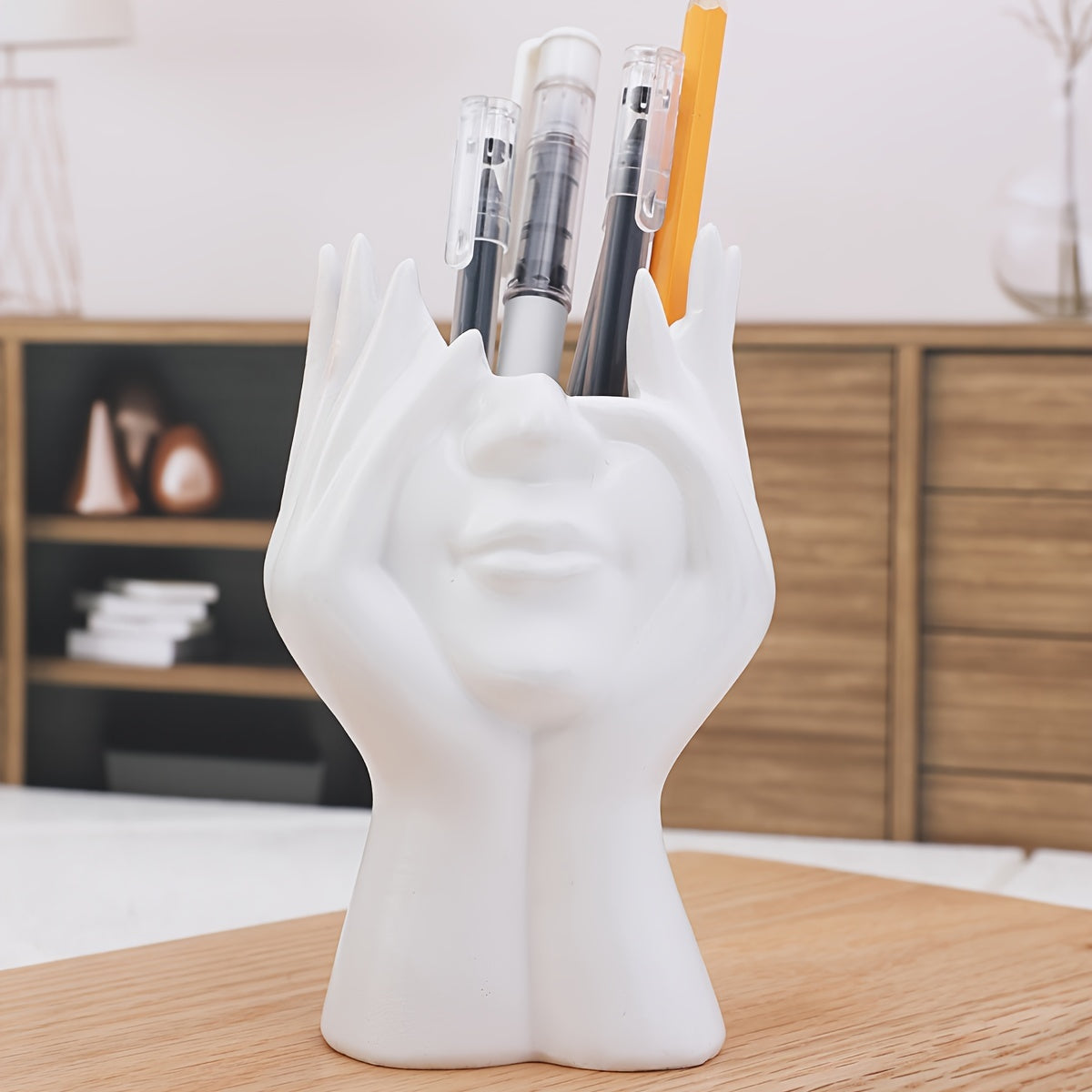Soporte para bolígrafos de resina con diseño de cara en blanco, oro y negro para organización de escritorio