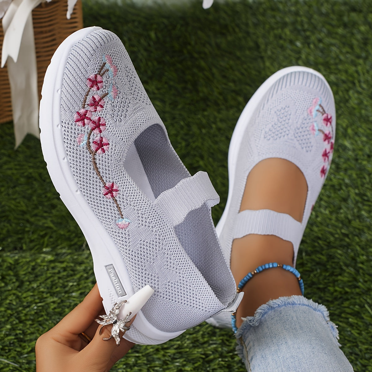 Women's Embroidered Casual Sports Shoes Breathable Lightweight Walking Sneakers