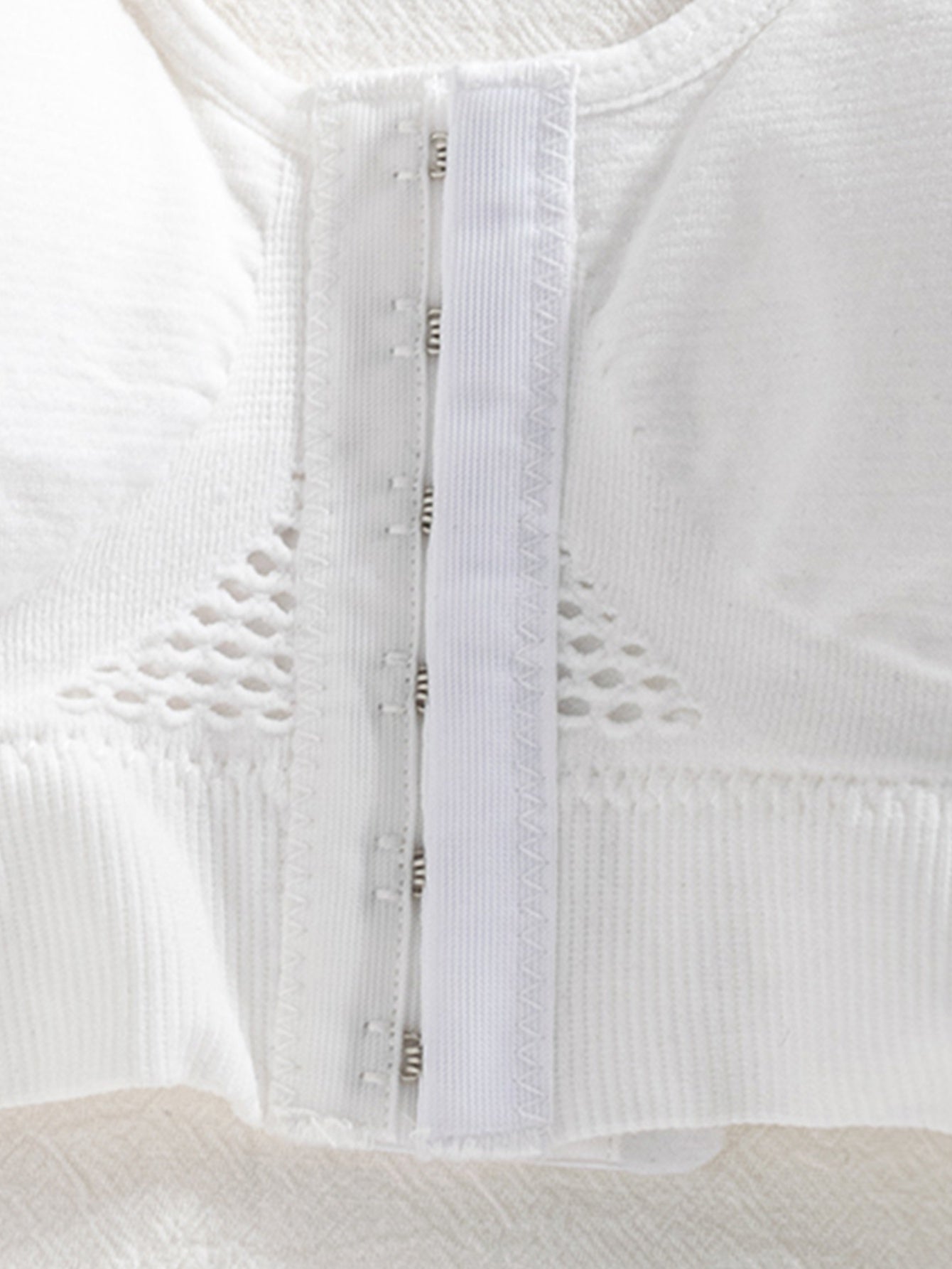 Plus-Size Vest-Style Bra with V-Neck Breathable Mesh Support