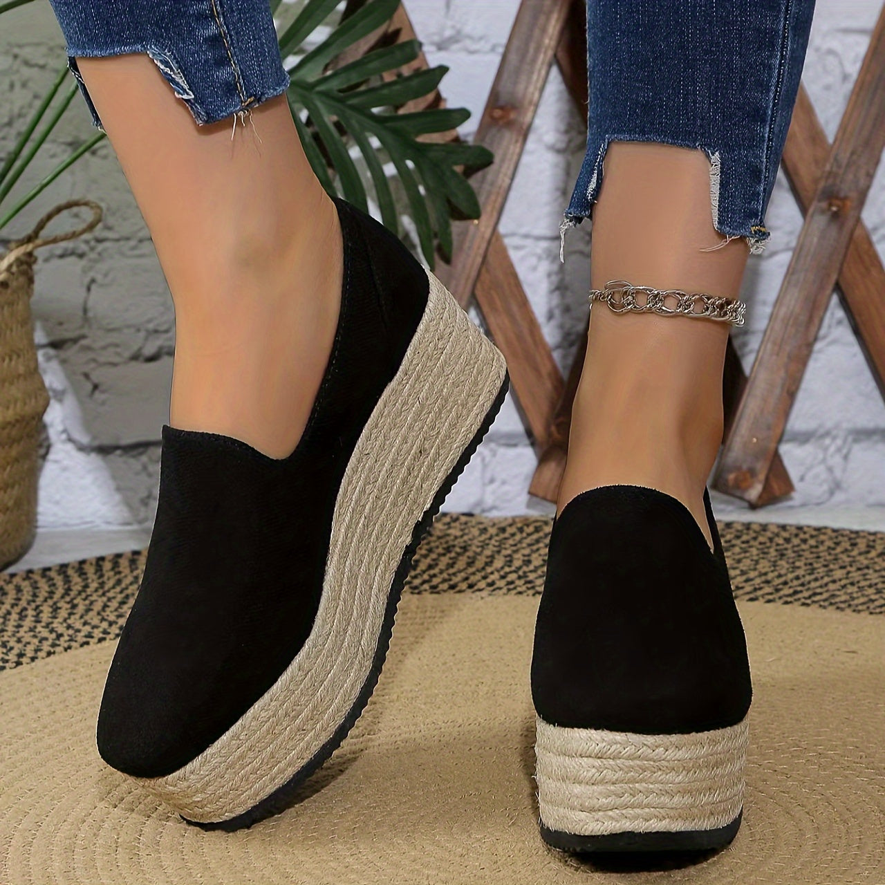 Ayollar uchun to'qima yuqori, PU taglik va to'qima ichki qismi bilan slip-on wedge krossovkalar, Shimoliy Amerika va Evropa uchun mos.