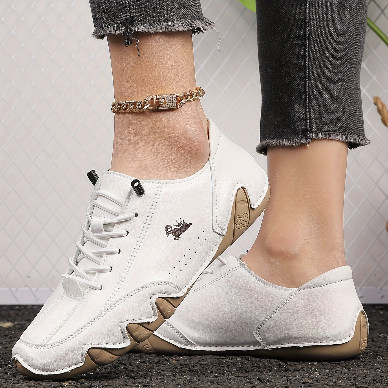 Women's Solid Color Lace Up Sneakers Lightweight Breathable Comfort Shoes