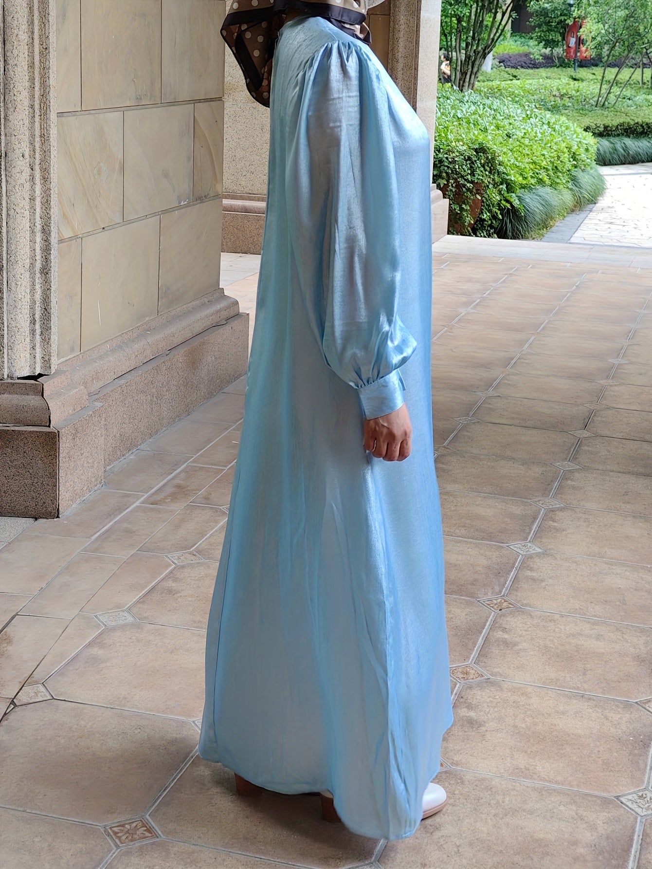 Элегантное платье-кафтан для женщин больших размеров с мерцающим эффектом и длинными рукавами