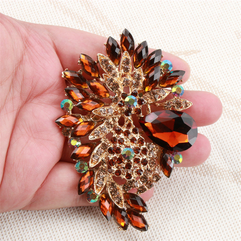 Luxurious Enamel Brooch with Rhinestones Elegant Badge Pin for Gifts