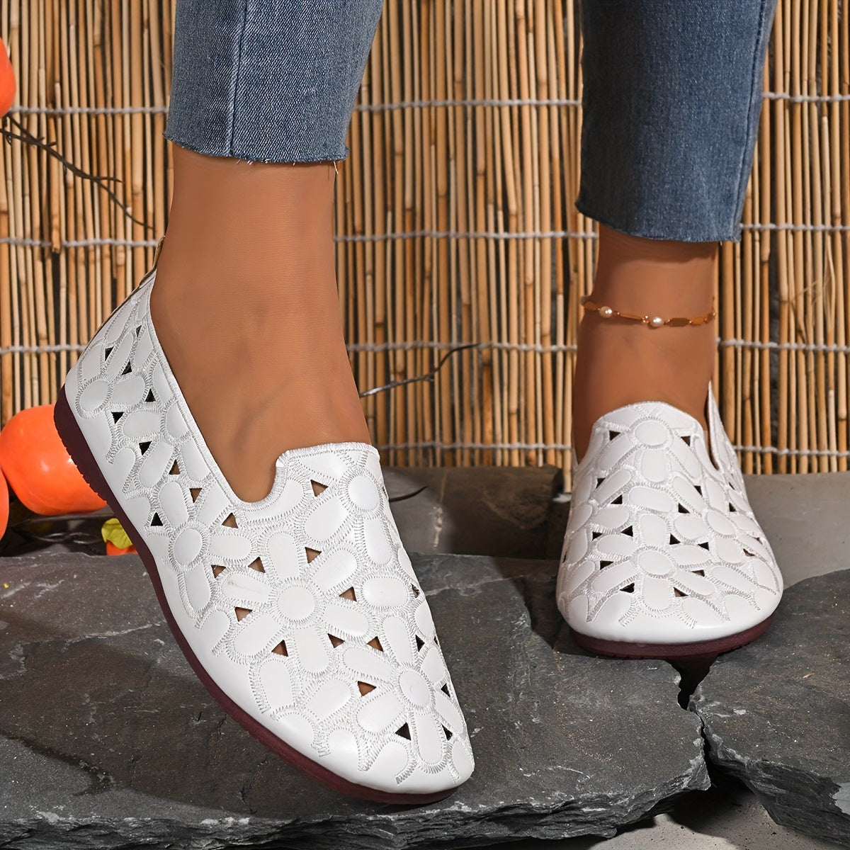 Zapatos planos transpirables con bordado floral y corte en mujer